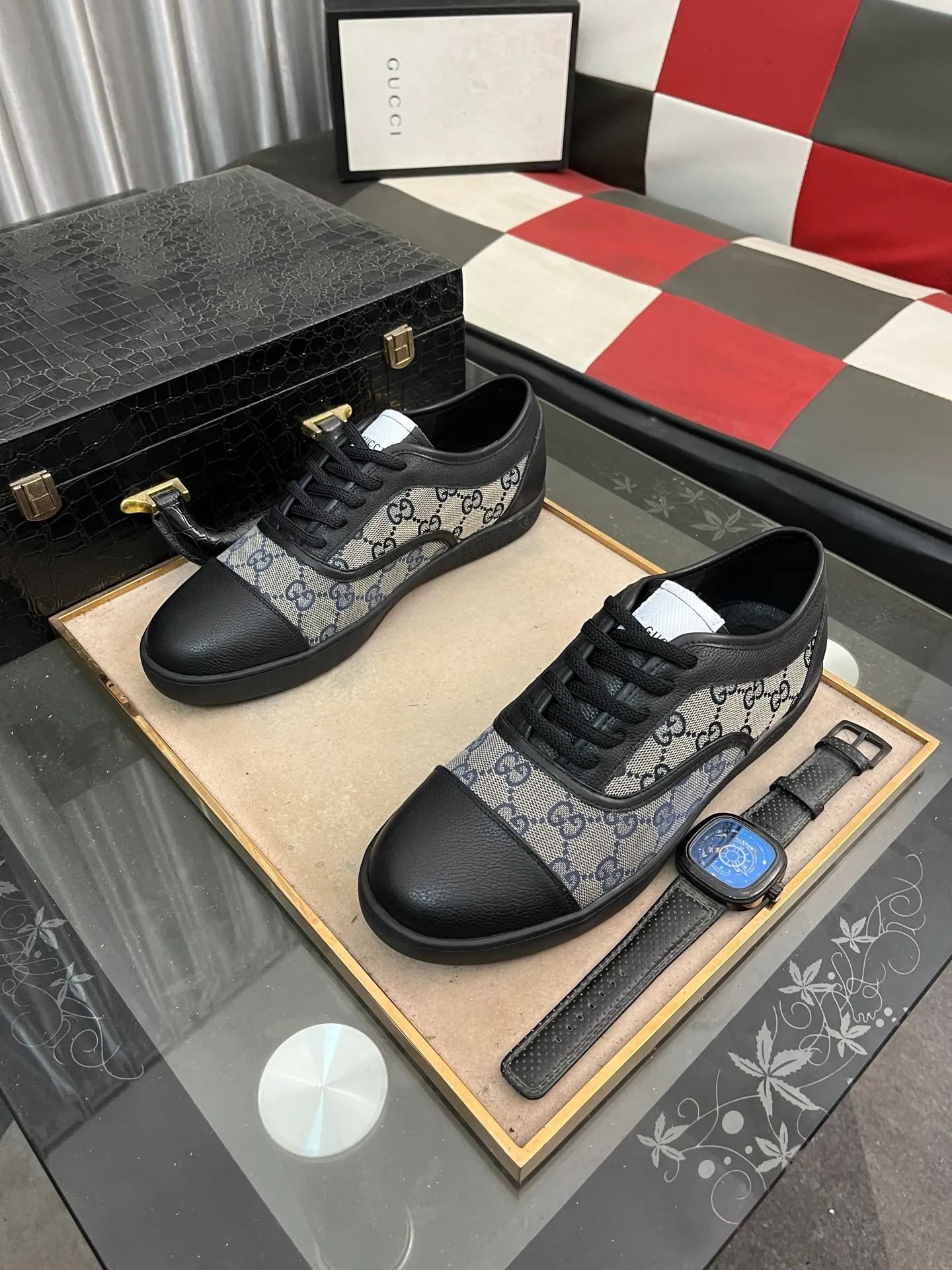 Men's shoes💰400⌚️⌚️[GUCCI] Gucci men's casual shoes are absolutely popular🔥The ultimate matching item for trendy men! The charm of super texture is unstoppable. This is the main recommendation. The upper is made of high-quality cowhide, with pig lining feet and wear-resistant rubber sole. It is noble and elegant! Extremely comfortable🎁🎁You can be as handsome as you want💪 Available in sizes 38-44 and 4️⃣colors available